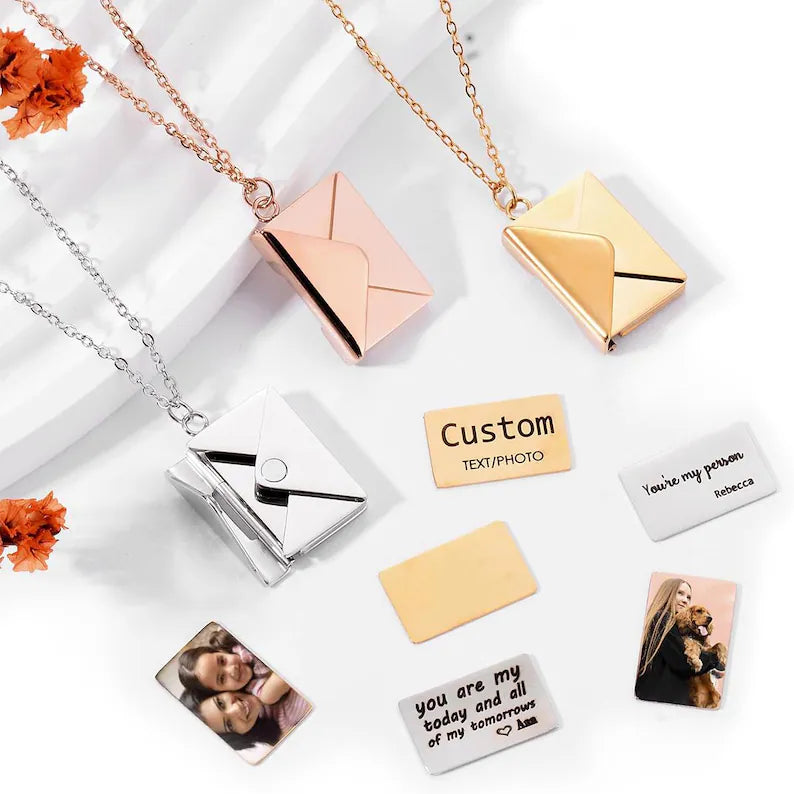 Collier personnalisé pendentif enveloppe - Helizarie™